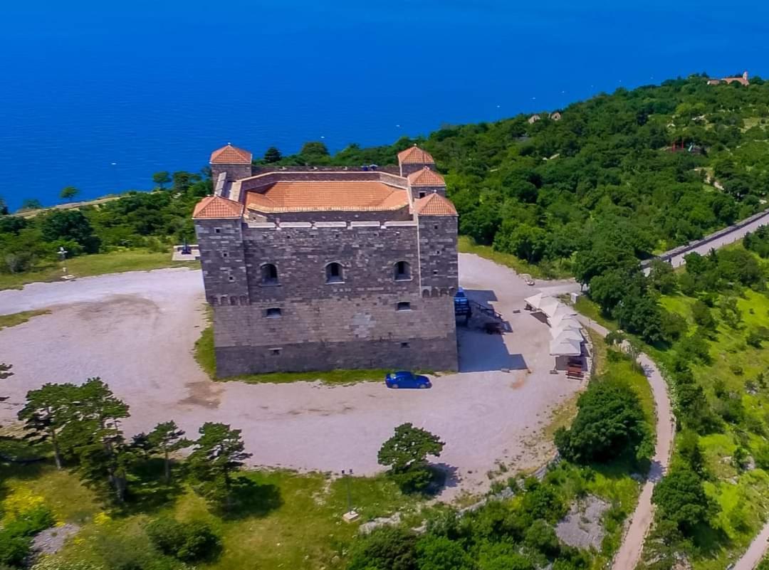 Apartman Pod Nehajem Apartment Senj  Exterior foto